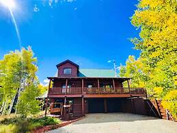 Mountain Lakehouse Cabin on 5 Acres Hottub Pool Table Garage EV Charge