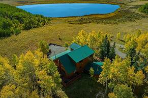 Mountain Lakehouse Cabin on 5 Acres Hottub Pool Table Garage EV Charge