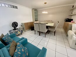 3 quartos a 2 quadras da Praia