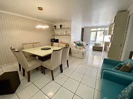 3 quartos a 2 quadras da Praia