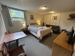 Stewart Mountain Lodge