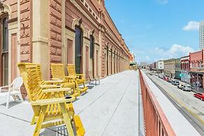 Galveston Historic Strand Loft 204