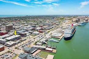 Galveston Historic Strand Loft 204