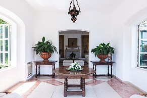 Villa Barkley -luxury Estate With Villa Cottages With a Pool