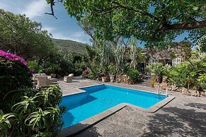 Villa Barkley -luxury Estate With Villa Cottages With a Pool