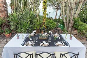 Villa Barkley -luxury Estate With Villa Cottages With a Pool