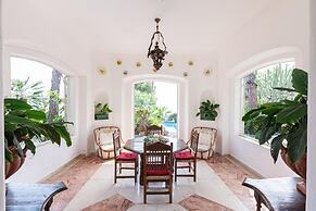 Villa Barkley -luxury Estate With Villa Cottages With a Pool