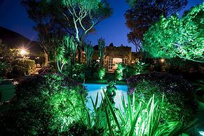 Villa Barkley -luxury Estate With Villa Cottages With a Pool