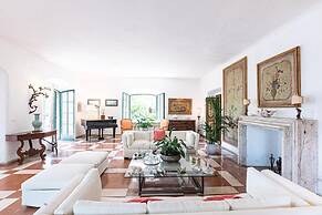 Villa Barkley -luxury Estate With Villa Cottages With a Pool