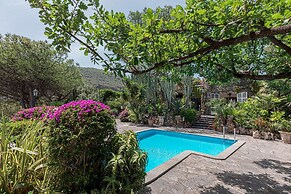 Villa Barkley -luxury Estate With Villa Cottages With a Pool