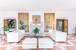 Villa Barkley -luxury Estate With Villa Cottages With a Pool