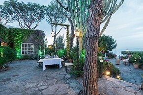 Villa Barkley -luxury Estate With Villa Cottages With a Pool