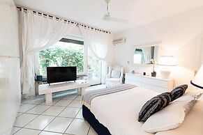 Villa Barkley -luxury Estate With Villa Cottages With a Pool