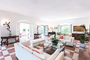 Villa Barkley -luxury Estate With Villa Cottages With a Pool