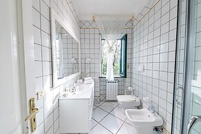 Villa Barkley -luxury Estate With Villa Cottages With a Pool