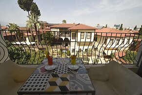 Lovely Flat with Sweet Balcony-ZAMBAK