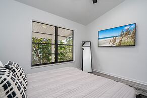 295 Ostego Dr - Gorgeous Bay Front Home 4 Bedroom Home by RedAwning