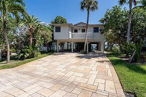 295 Ostego Dr - Gorgeous Bay Front Home 4 Bedroom Home by RedAwning