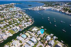 295 Ostego Dr - Gorgeous Bay Front Home 4 Bedroom Home by RedAwning