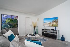 295 Ostego Dr - Gorgeous Bay Front Home 4 Bedroom Home by RedAwning