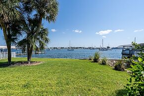 295 Ostego Dr - Gorgeous Bay Front Home 4 Bedroom Home by RedAwning