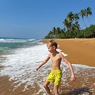 Dhammika Beach Palace