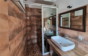 Dhammika Beach Palace