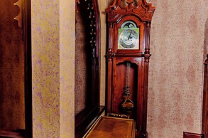 Royal Antique Boutique Hotel
