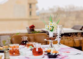 Royal Antique Boutique Hotel