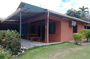 Hostel y Cabinas Tapandua