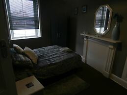 Charming Seafront 2-bed Apartment in Llandudno