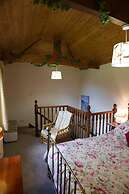 Cosy Secret Cottage in a Beautiful Walled Garden