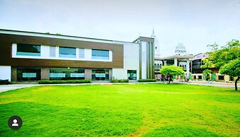 Hotel YashoGopal Resortico