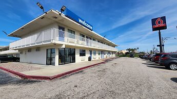 Studio 6 Galveston, TX