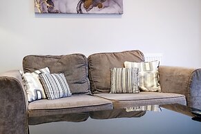 2 Bdrm Penthouse with parking Wycombe
