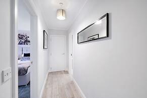 2 Bdrm Penthouse with parking Wycombe