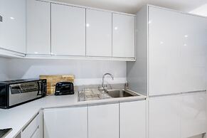 2 Bdrm Penthouse with parking Wycombe
