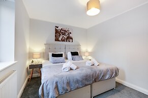 2 Bdrm Penthouse with parking Wycombe