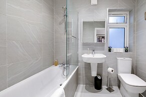 2 Bdrm Penthouse with parking Wycombe