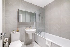 2 Bdrm Penthouse with parking Wycombe