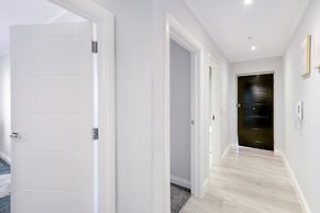 2 Bdrm Penthouse with parking Wycombe