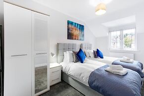 2 Bdrm Penthouse with parking Wycombe