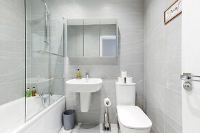 2 Bdrm Penthouse with parking Wycombe