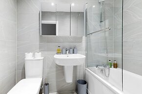 2 Bdrm Penthouse with parking Wycombe