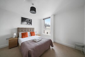 2 Bdrm Penthouse with parking Wycombe