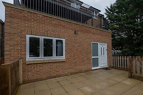 2 Bdrm Penthouse with parking Wycombe