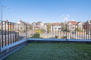 2 Bdrm Penthouse with parking Wycombe