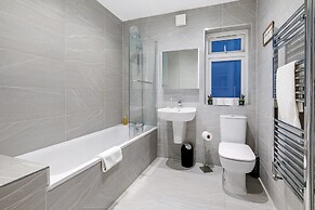 2 Bdrm Penthouse with parking Wycombe