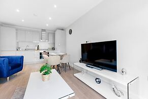 2 Bdrm Penthouse with parking Wycombe