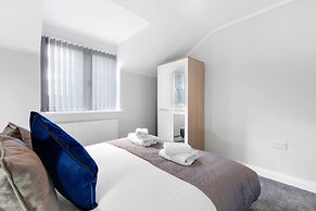 2 Bdrm Penthouse with parking Wycombe